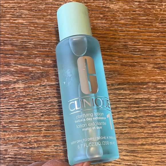 Clinique Other - Clinique Clarifying Lotion in Aqua Blue